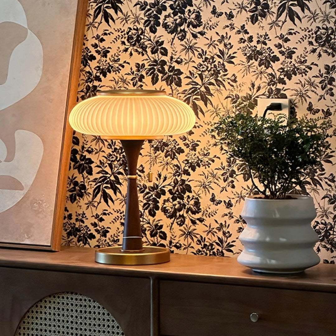 Retro drewniana lampa stołowa – widok produktu 16 | Nuvira Home