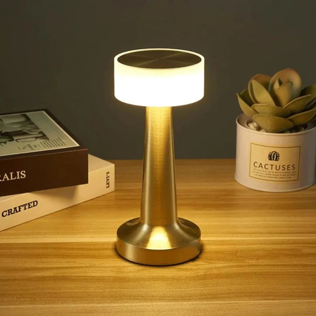 Retro okrągła metalowa lampa stołowa – widok produktu 1 | Nuvira Home