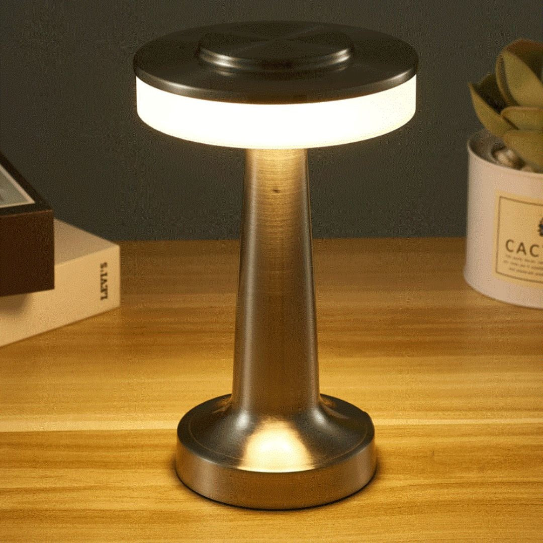 Retro okrągła metalowa lampa stołowa – widok produktu 5 | Nuvira Home