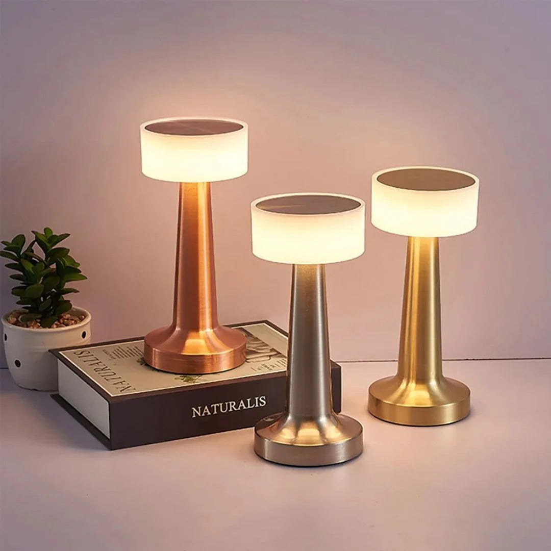 Retro okrągła metalowa lampa stołowa – widok produktu 8 | Nuvira Home