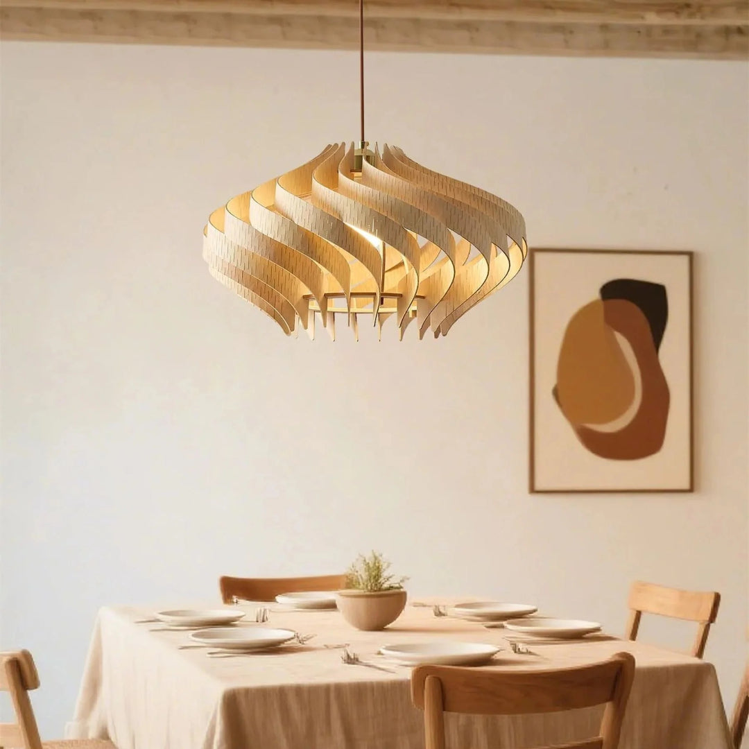 Rzeźbiarska drewniana lampa wisząca spiralna – widok produktu 1 | Nuvira Home