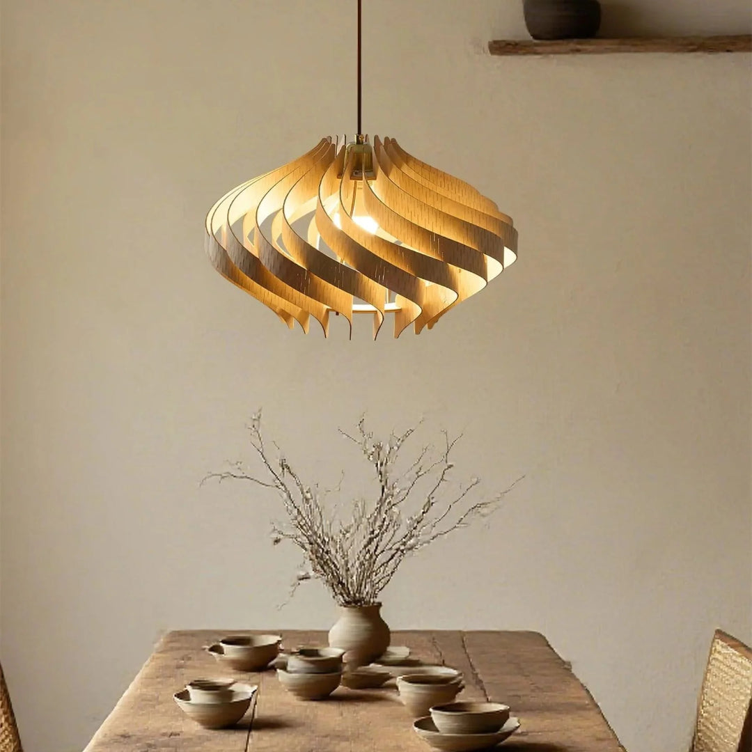 Rzeźbiarska drewniana lampa wisząca spiralna – widok produktu 17 | Nuvira Home