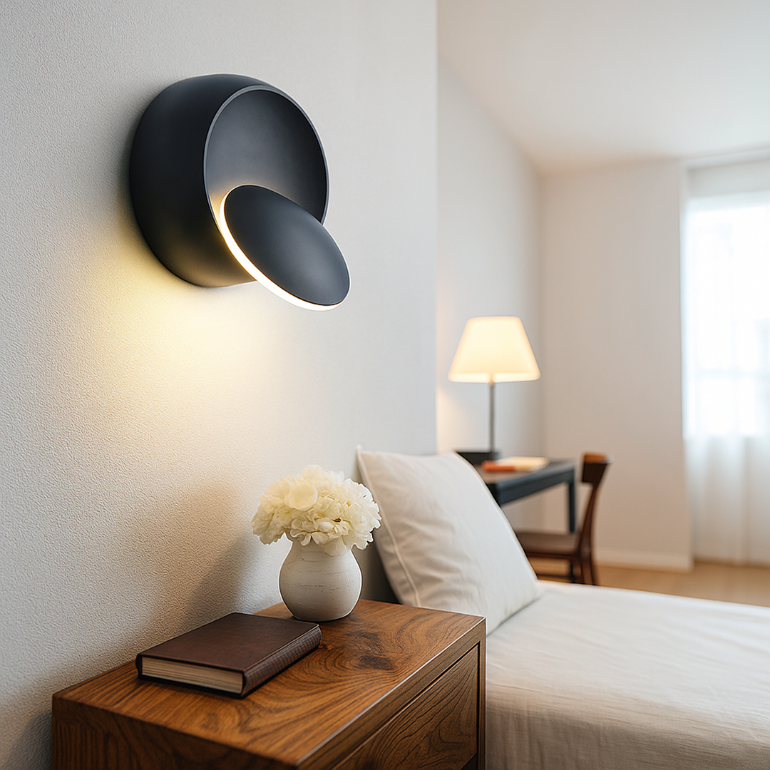 Rzeźbiarska Lampa Ścienna – Do Salonu – widok produktu 1 | Nuvira Home