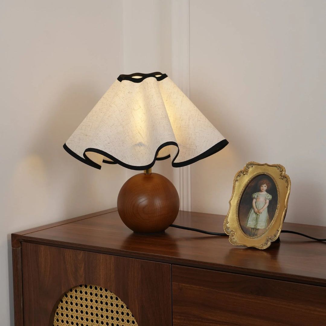Rzeźbiarska lampa stołowa Wave – widok produktu 1 | Nuvira Home