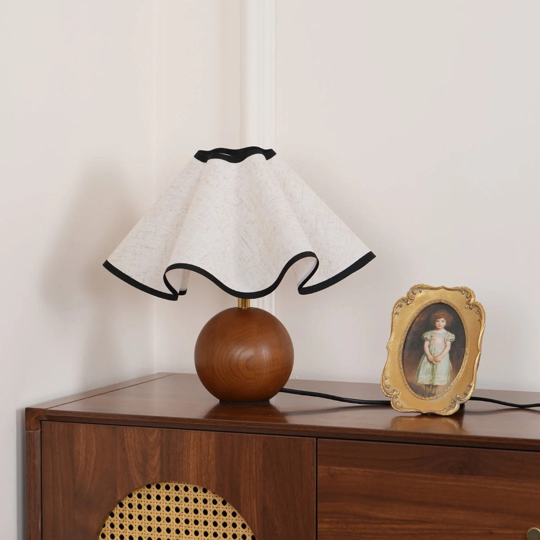 Rzeźbiarska lampa stołowa Wave – widok produktu 7 | Nuvira Home
