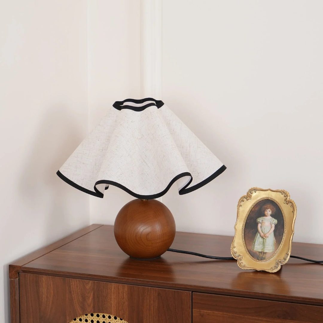 Rzeźbiarska lampa stołowa Wave – widok produktu 9 | Nuvira Home