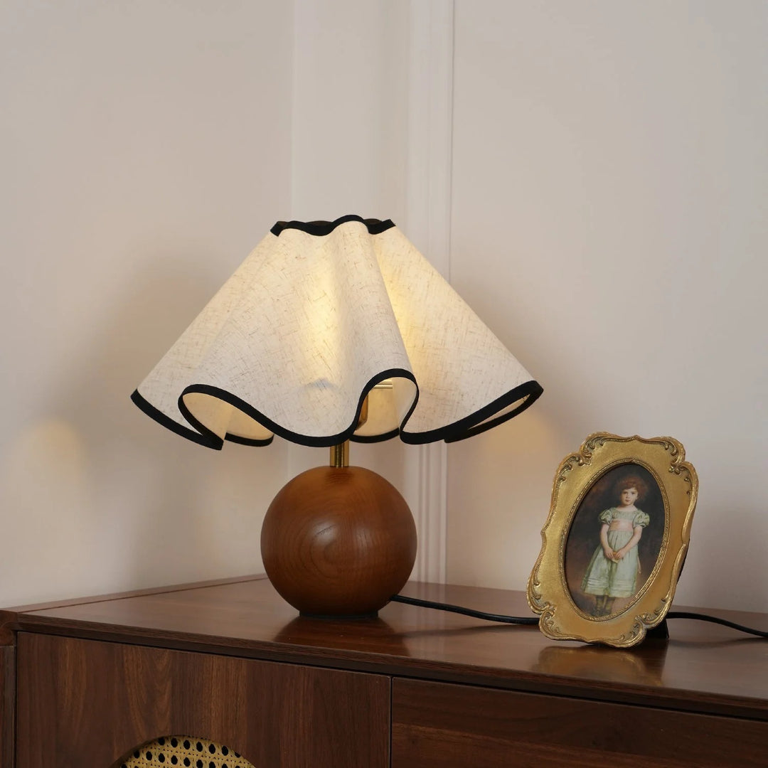 Rzeźbiarska lampa stołowa Wave – widok produktu 10 | Nuvira Home