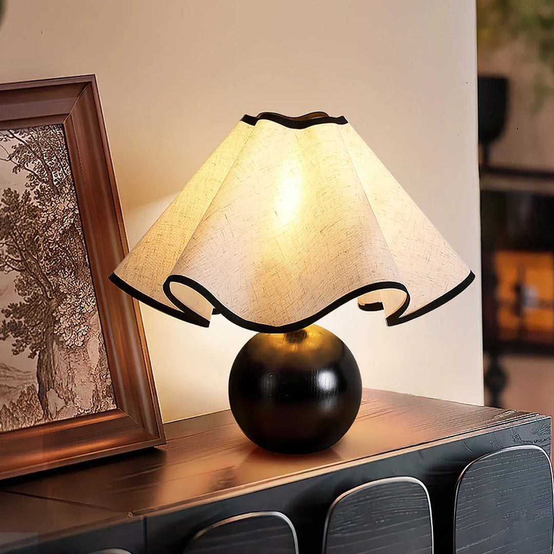 Rzeźbiarska lampa stołowa Wave – widok produktu 12 | Nuvira Home