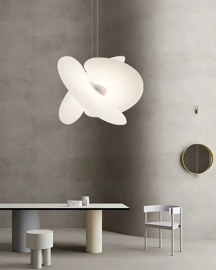Rzeźbiarska lampa wisząca z tkaniny w nowoczesnym stylu – widok produktu 9 | Nuvira Home