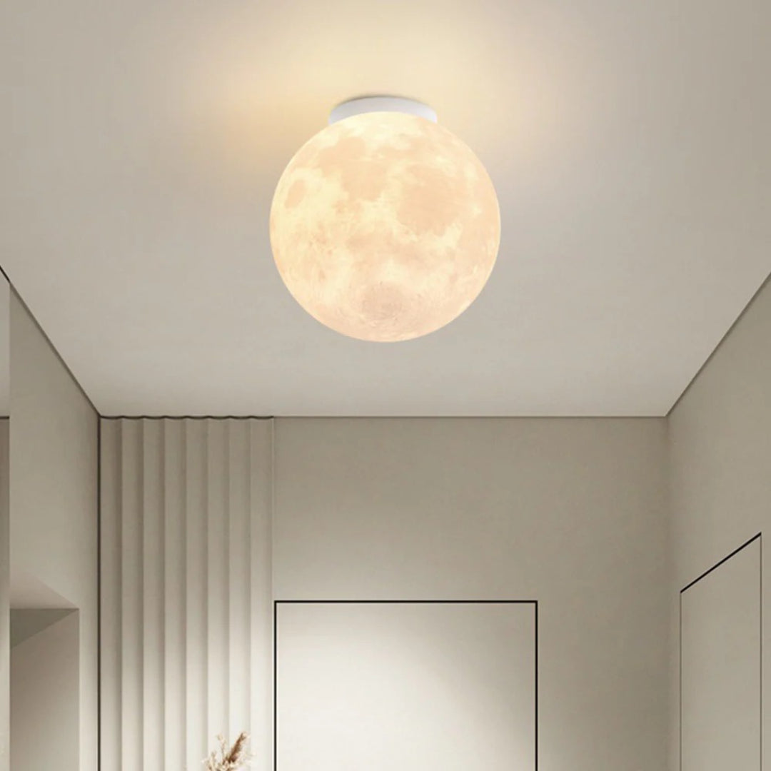 Rzeźbiarska sufitowa lampa Moon – widok produktu 9 | Nuvira Home