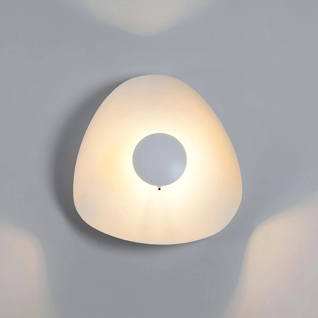 Rzeźbiarska sufitowa lampa o zakrzywionej formie – widok produktu 28 | Nuvira Home