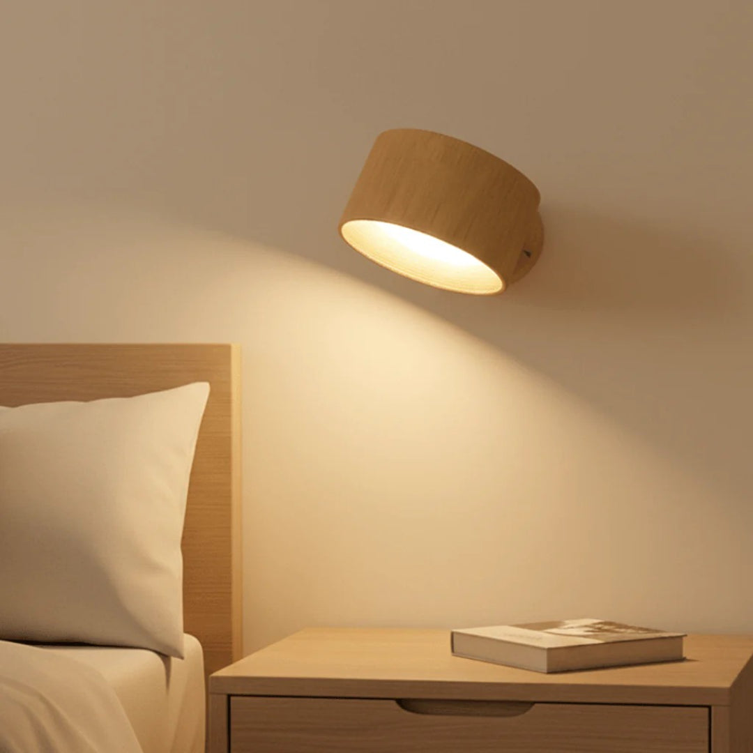 Skandynawska drewniana regulowana lampa ścienna – widok produktu 1 | Nuvira Home