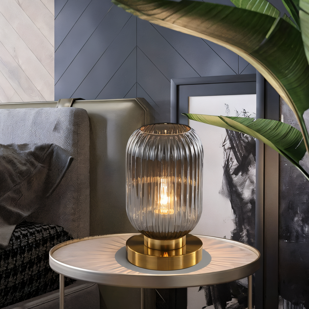 Skandynawska Lampa Stołowa z Żłobionego Szkła – Elegancki Design – widok produktu 4 | Nuvira Home