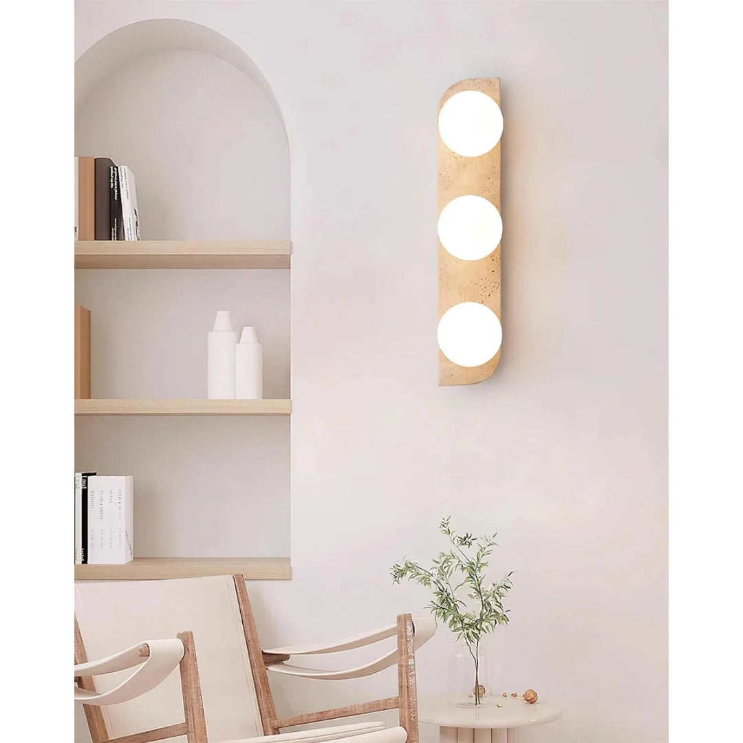 Skandynawska okrągła lampa ścienna z trawertynu – widok produktu 6 | Nuvira Home