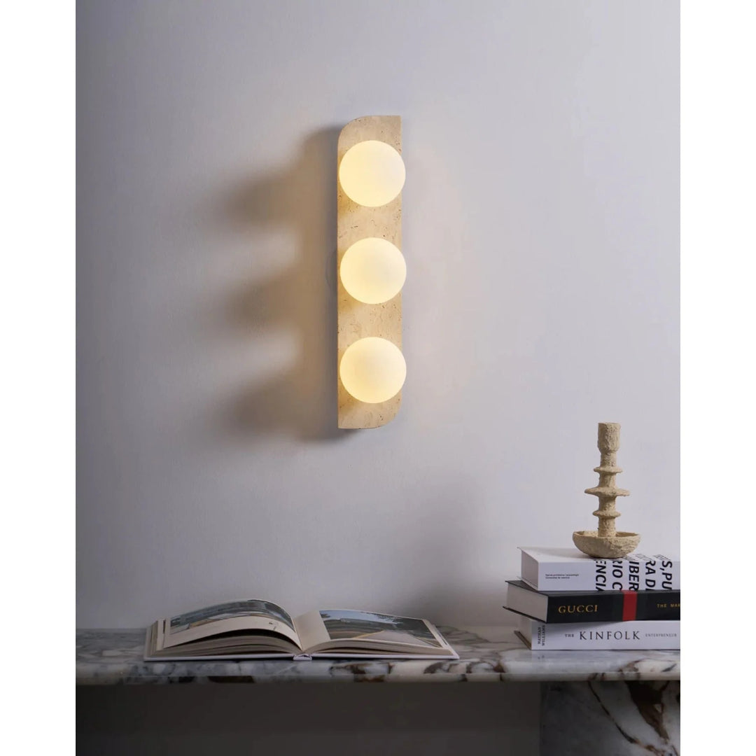 Skandynawska okrągła lampa ścienna z trawertynu – widok produktu 8 | Nuvira Home
