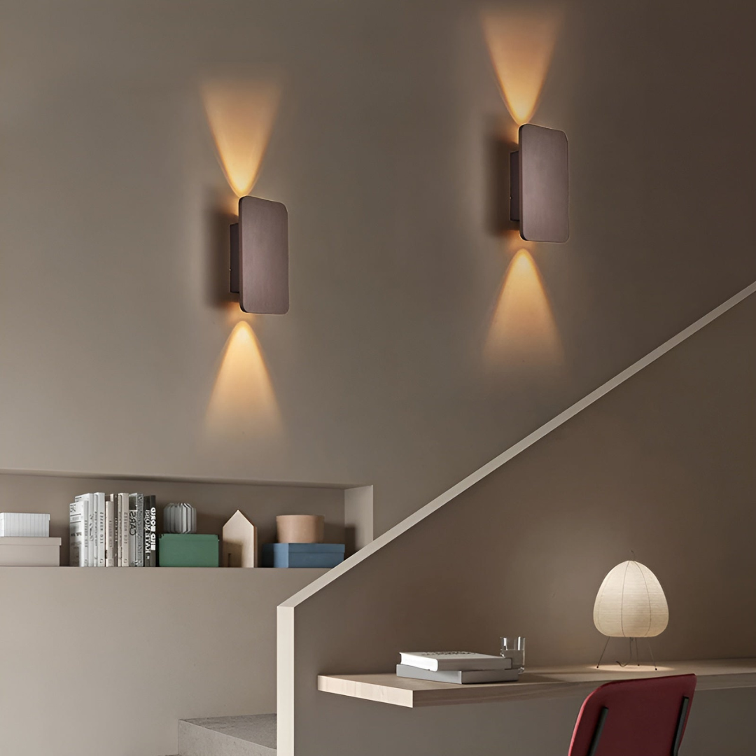 Smukła Lampa Ścienna LED – Nowoczesny Design do Wnętrz – widok produktu 1 | Nuvira Home