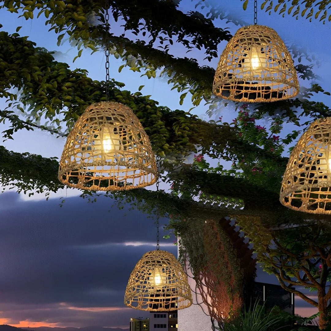 Solarny rattanowy zewnętrzny lampion wiszący – widok produktu 4 | Nuvira Home