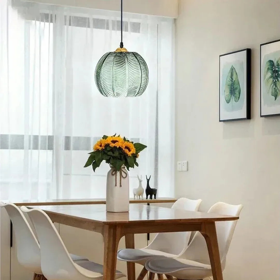 Szklana Lampa Wisząca z Zielonym Motywem Liści – Skandynawski Design – widok produktu 4 | Nuvira Home
