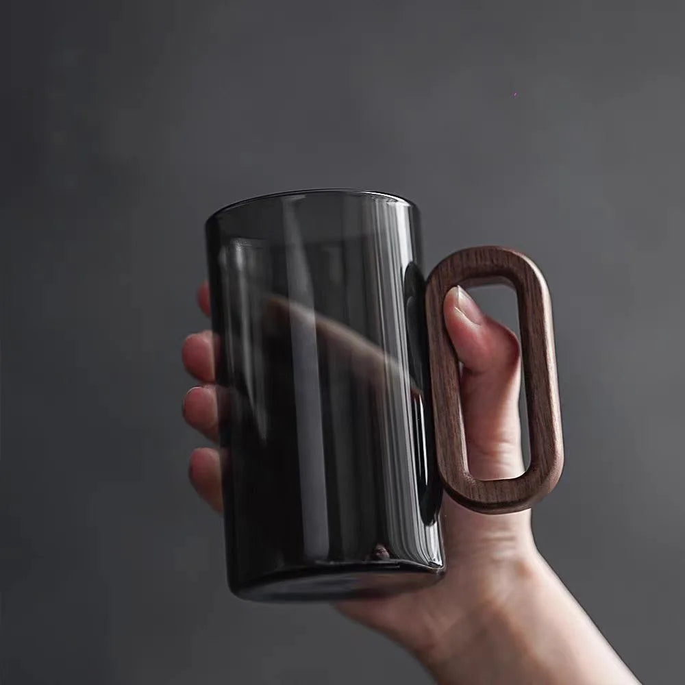 Szklany Kubek Żaroodporny z Drewnianym Uchwytem – widok produktu 4 | Nuvira Home