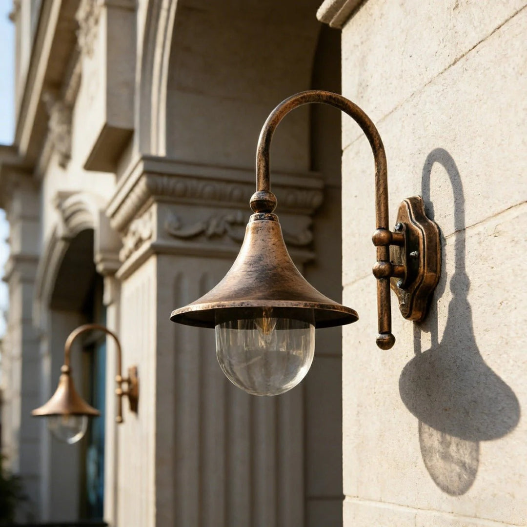 Vintage metalowa zewnętrzna lampa ścienna – widok produktu 4 | Nuvira Home