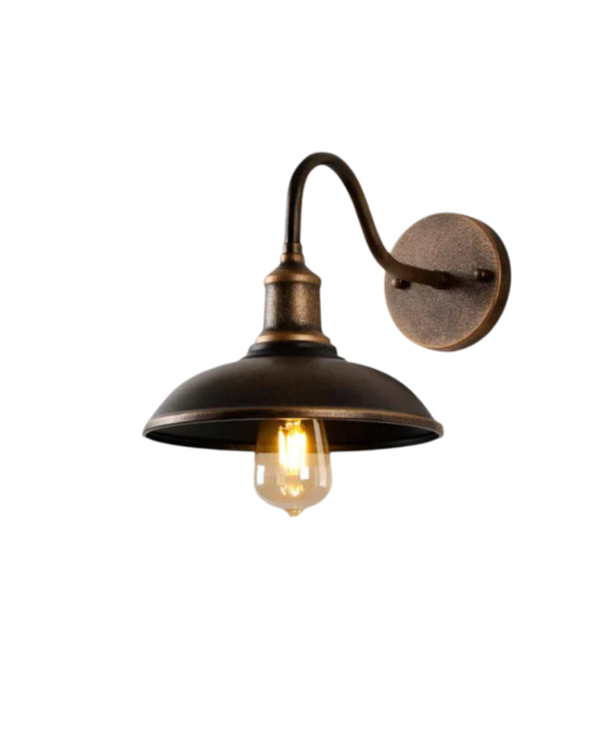 Vintage metalowa zewnętrzna lampa ścienna w stylu retro – widok produktu 2 | Nuvira Home