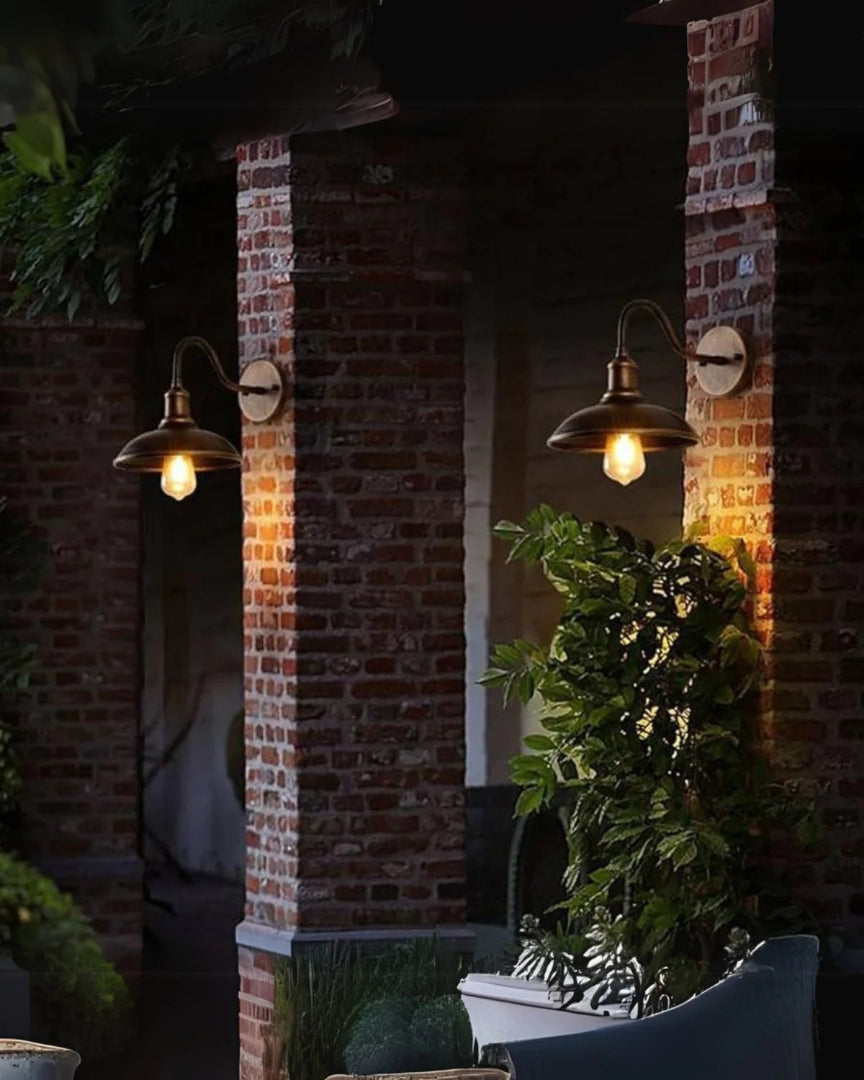 Vintage metalowa zewnętrzna lampa ścienna w stylu retro – widok produktu 4 | Nuvira Home
