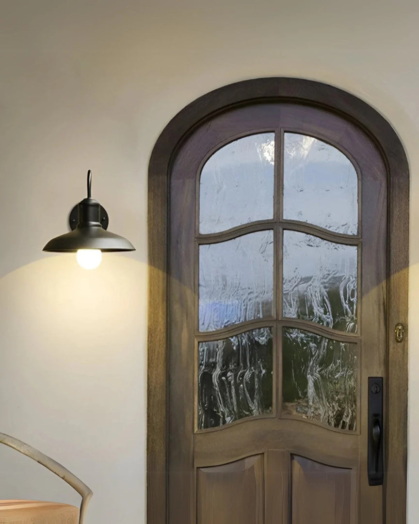 Vintage metalowa zewnętrzna lampa ścienna w stylu retro – widok produktu 10 | Nuvira Home