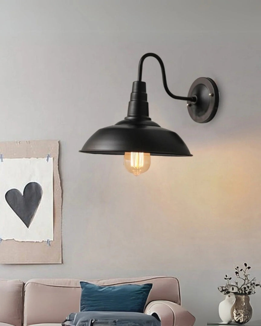Vintage metalowa zewnętrzna lampa ścienna w stylu retro – widok produktu 11 | Nuvira Home