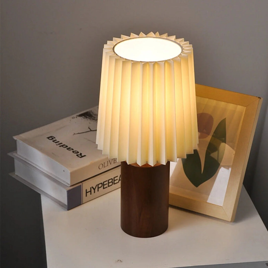Vintage plisowana lampka stołowa z tkaniny – widok produktu 3 | Nuvira Home