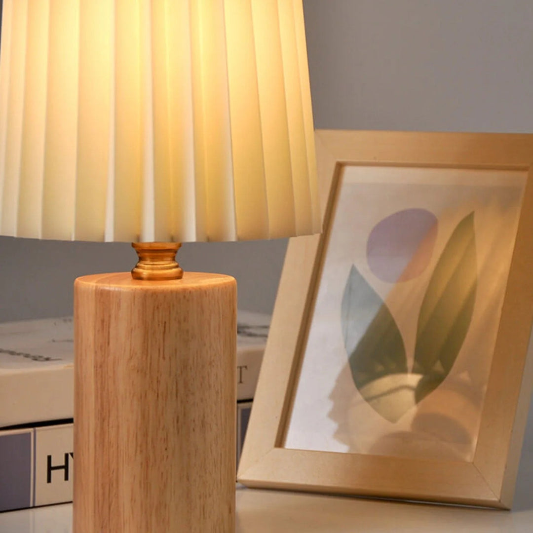 Vintage plisowana lampka stołowa z tkaniny – widok produktu 9 | Nuvira Home