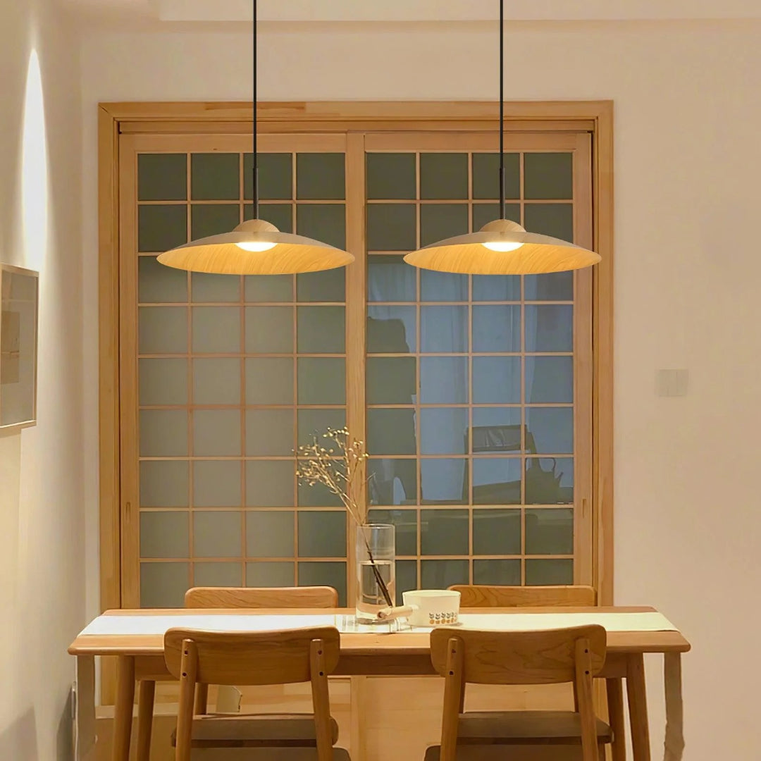 Wisząca lampa z naturalnego drewna w kształcie kopuły – widok produktu 7 | Nuvira Home