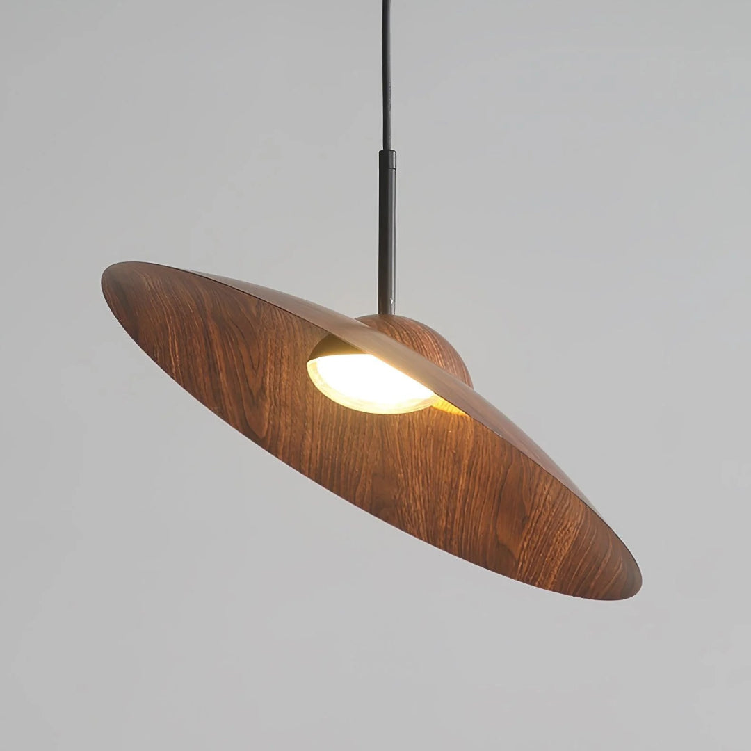Wisząca lampa z naturalnego drewna w kształcie kopuły – widok produktu 10 | Nuvira Home