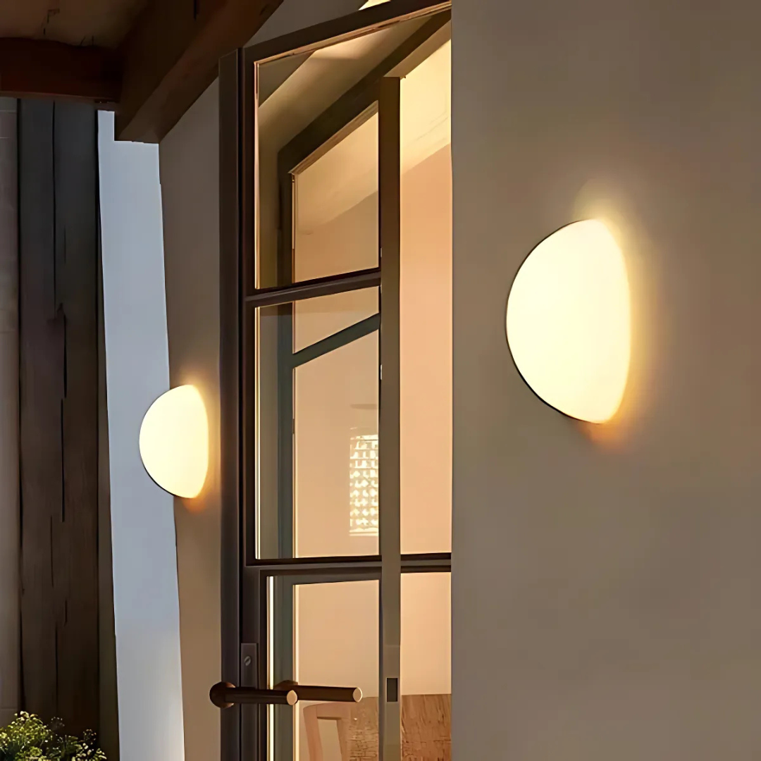 Zewnętrzna Lampa Ścienna LED – Nowoczesne Oświetlenie Odporne na Warunki – widok produktu 1 | Nuvira Home