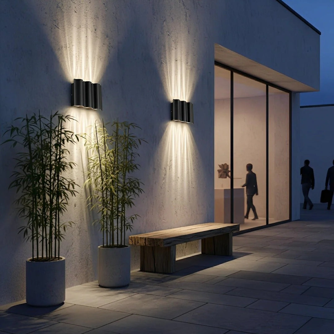 Zewnętrzna lampa ścienna LED Up Down – widok produktu 2 | Nuvira Home