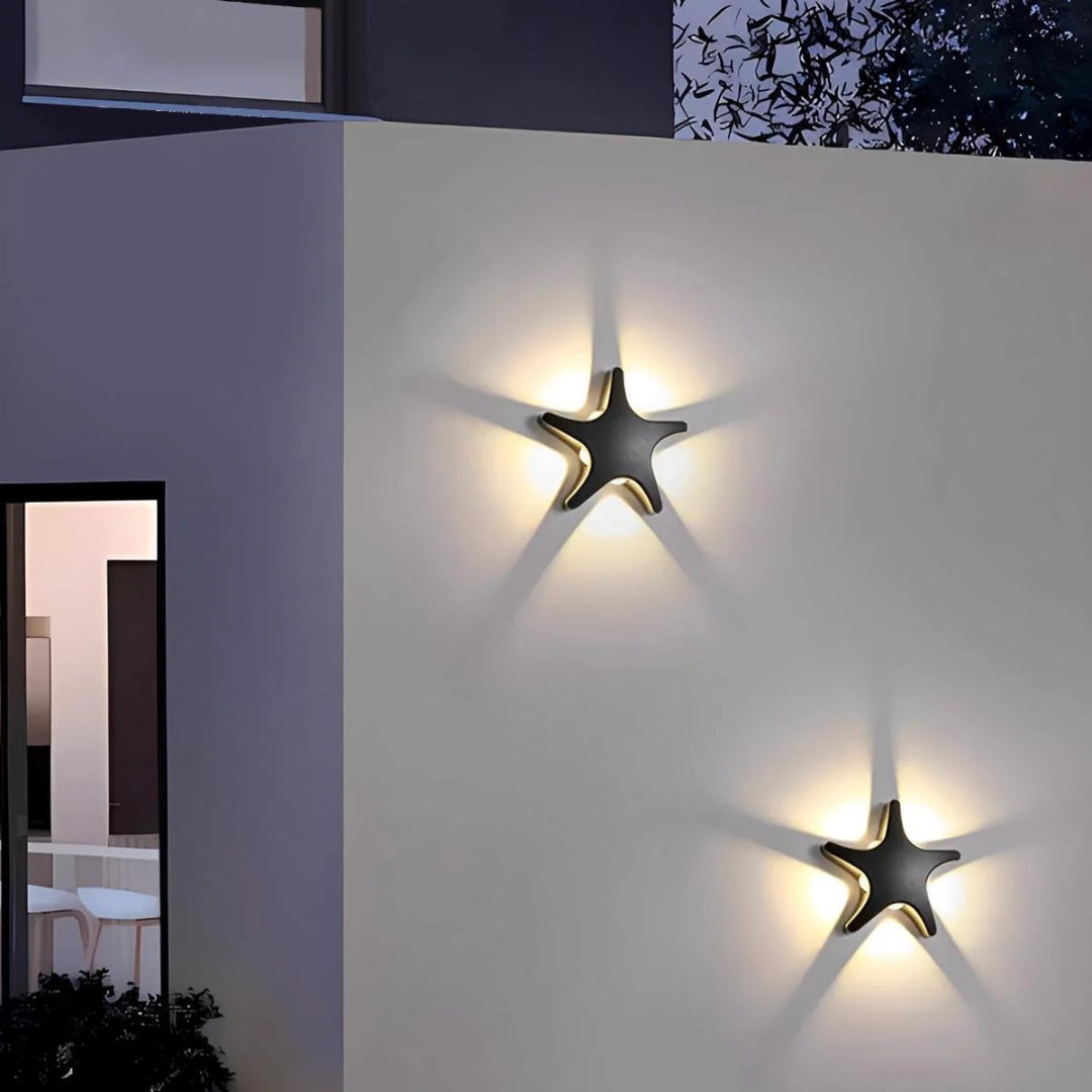 Zewnętrzna lampa ścienna LED z motylem – widok produktu 1 | Nuvira Home