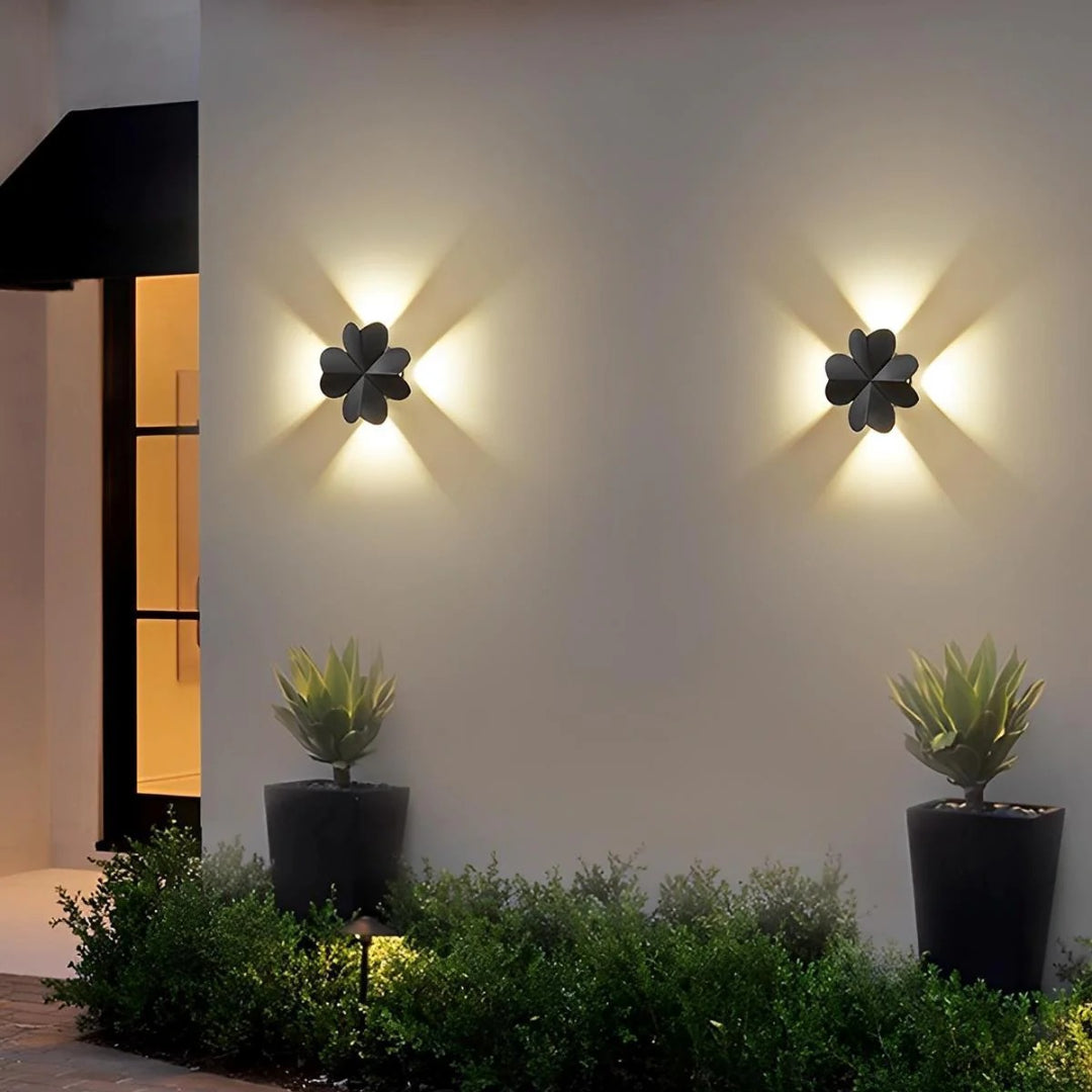 Zewnętrzna lampa ścienna LED z motylem – widok produktu 4 | Nuvira Home