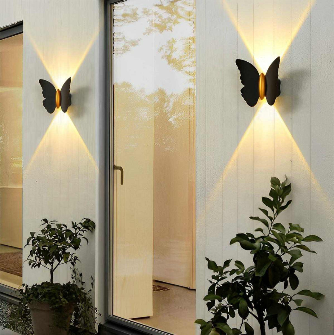 Zewnętrzna lampa ścienna LED z motylem – widok produktu 7 | Nuvira Home