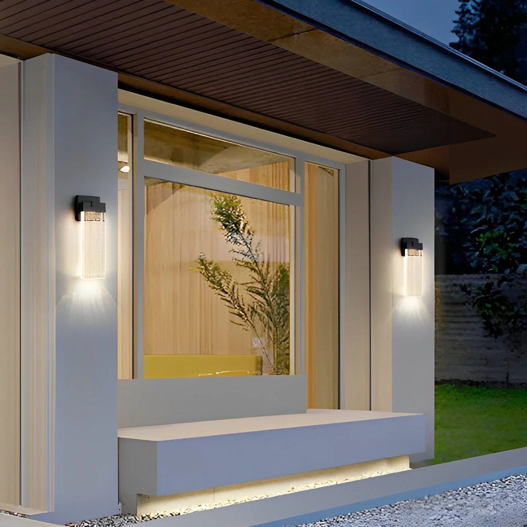 Zewnętrzna lampa ścienna z kryształową bańką – widok produktu 3 | Nuvira Home