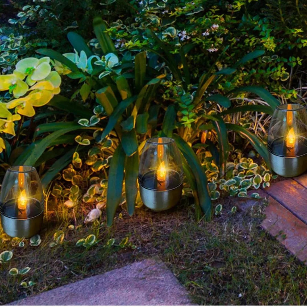 Zewnętrzna solarna lampa LED w formie świecy – widok produktu 2 | Nuvira Home