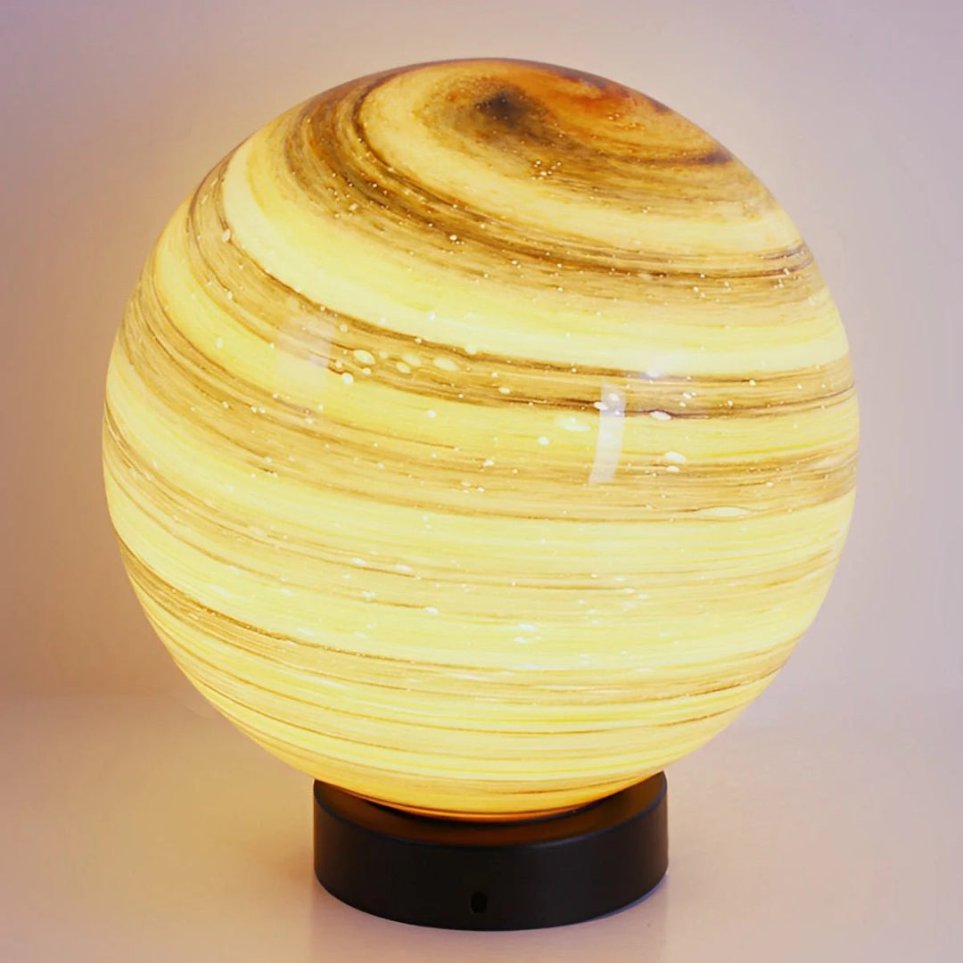 Zewnętrzna szklana lampa kulista na słupek ogrodzeniowy – widok produktu 9 | Nuvira Home