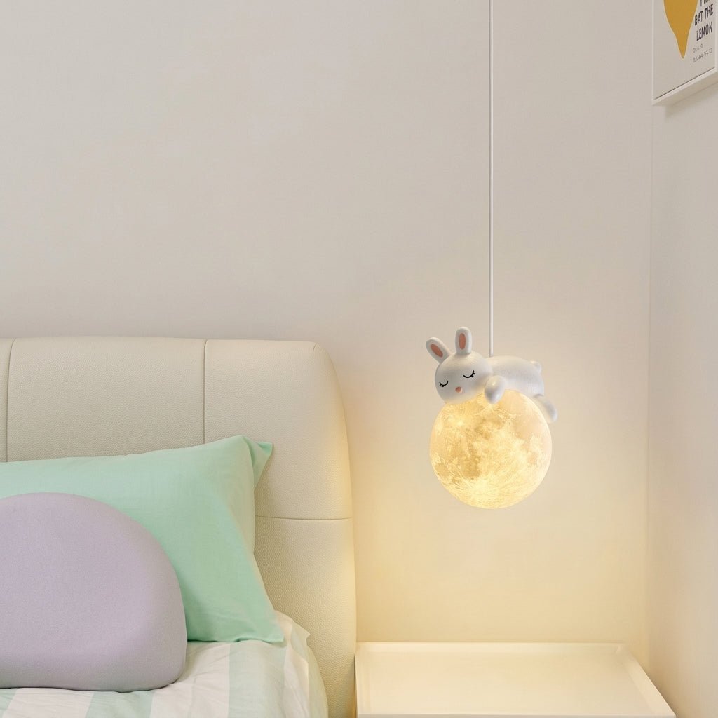 Lampa Wisząca ze Śpiącym Misiem i Kulą Księżyca, do Pokoju Dziecięcego