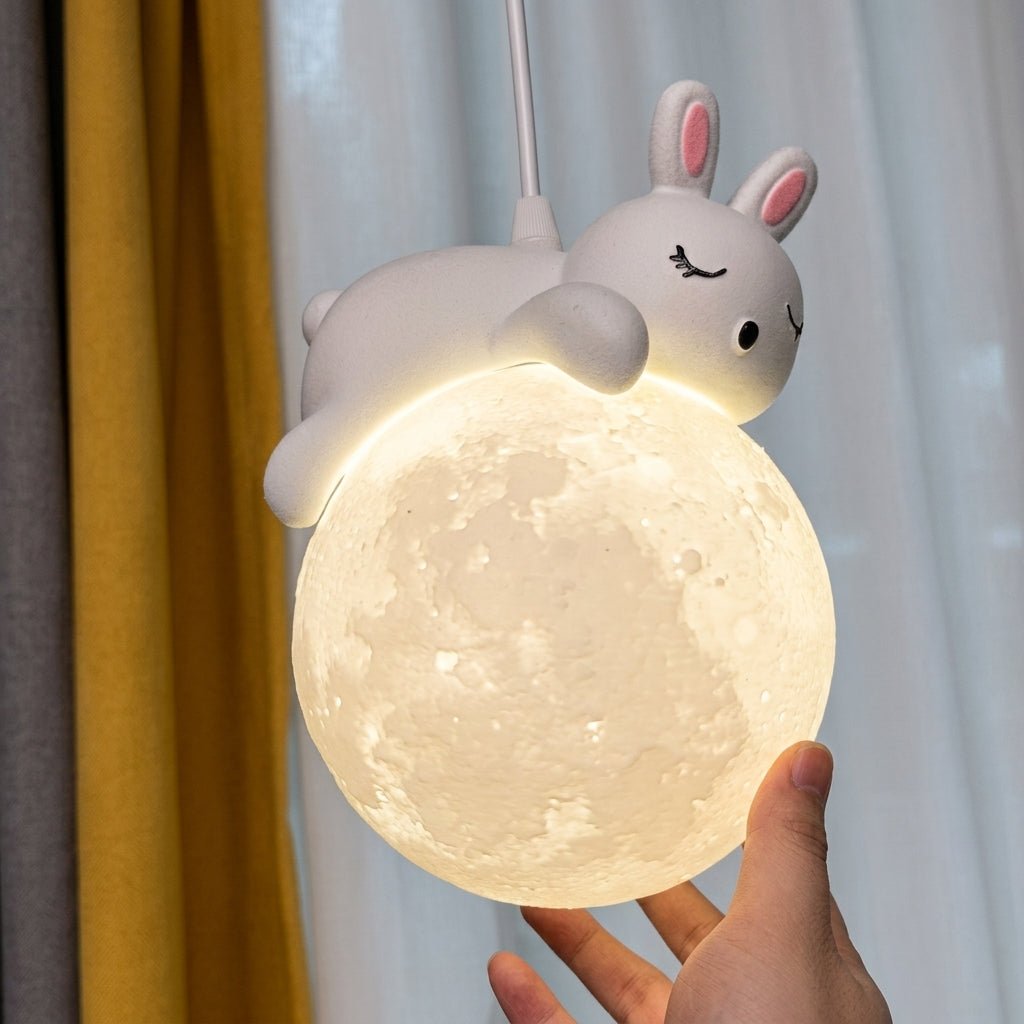 Lampa Wisząca ze Śpiącym Misiem i Kulą Księżyca, do Pokoju Dziecięcego